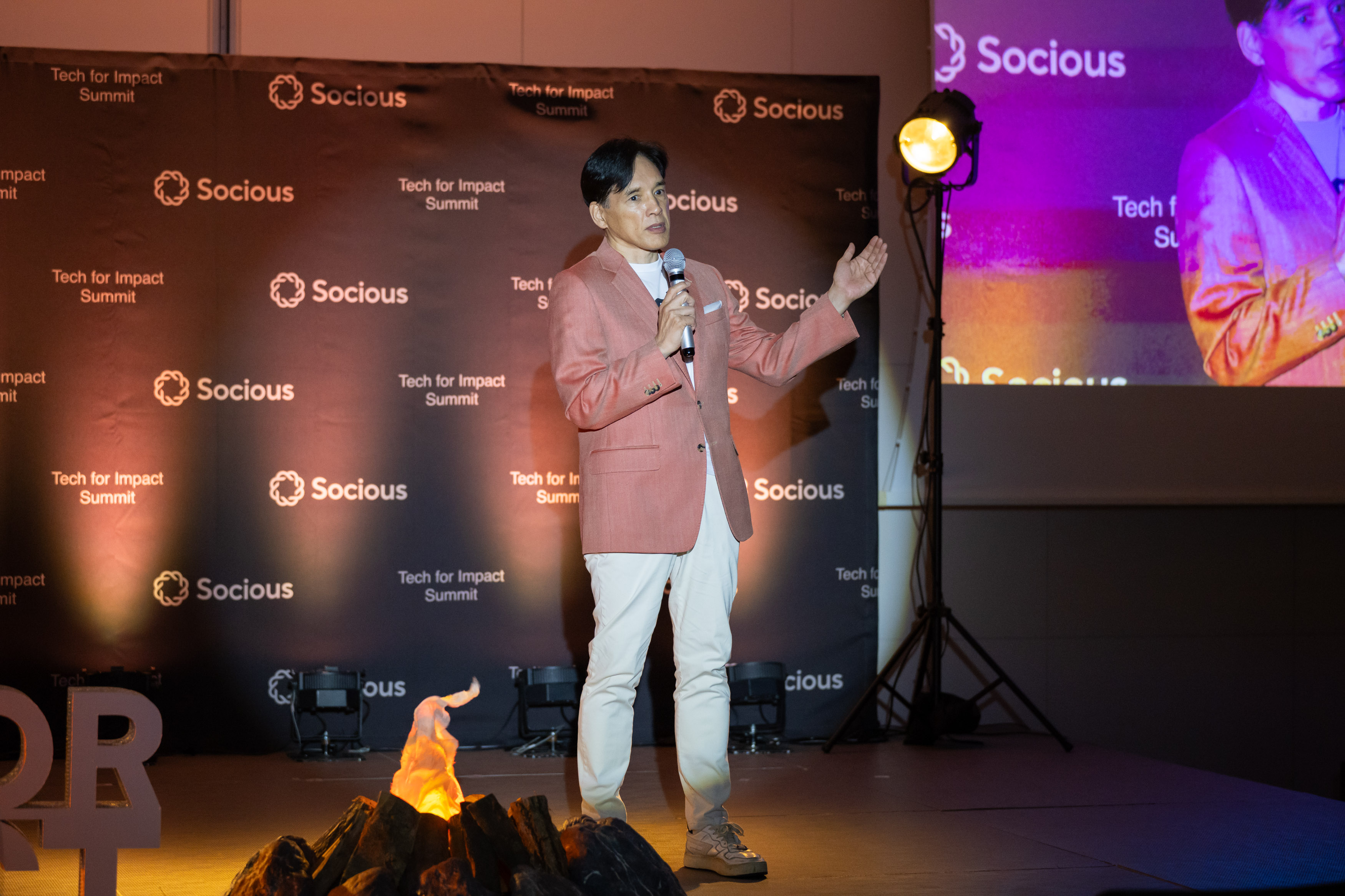 Yoshito Hori keynote on entrepreneurs' social contribution